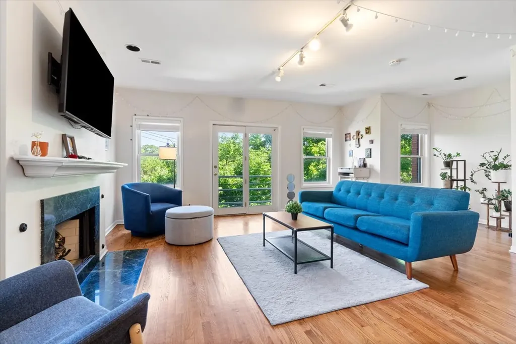 4232 North Harding Avenue Chicago IL 60618