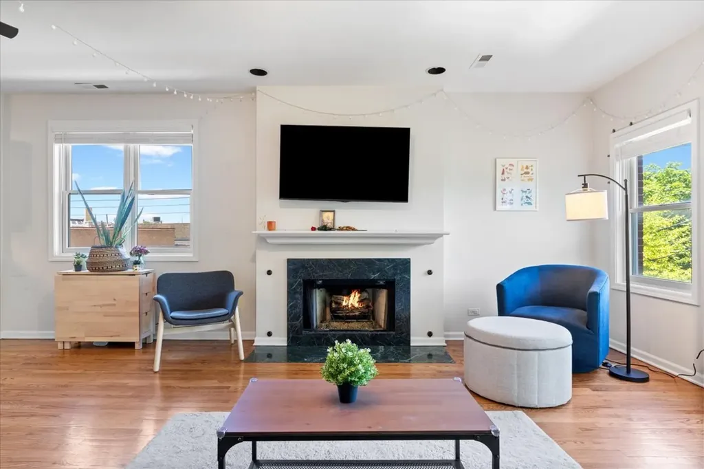 4232 North Harding Avenue Chicago IL 60618