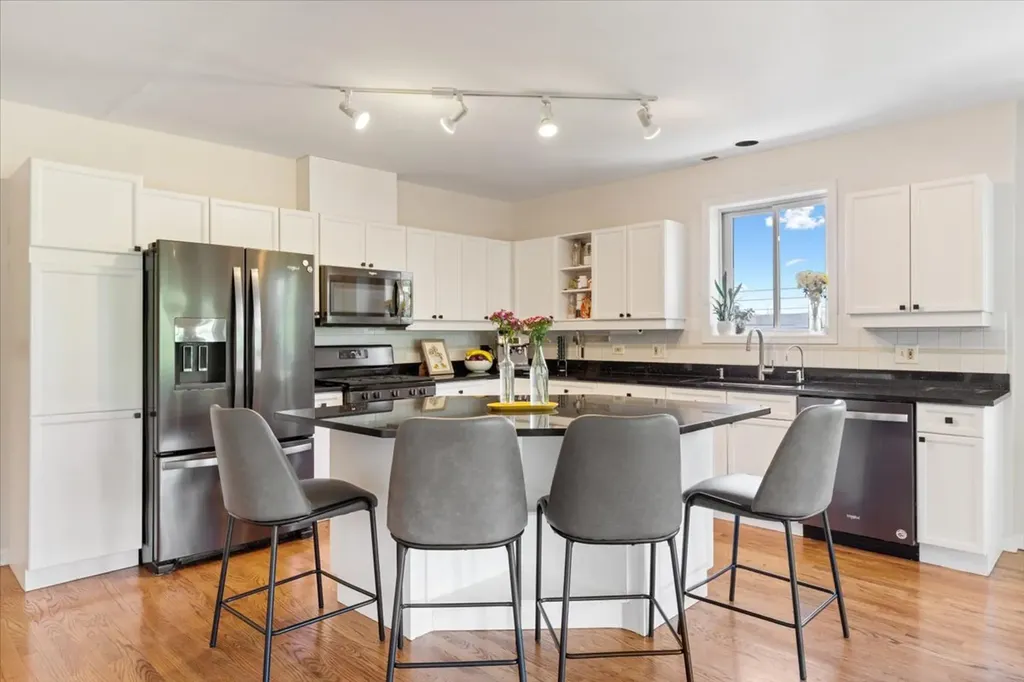 4232 North Harding Avenue Chicago IL 60618