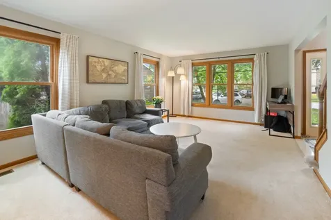 201 Conestoga Trail Cary IL 60013