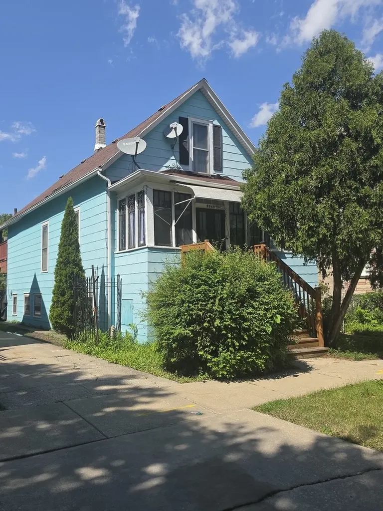 5948 West Walton Street Chicago IL 60651