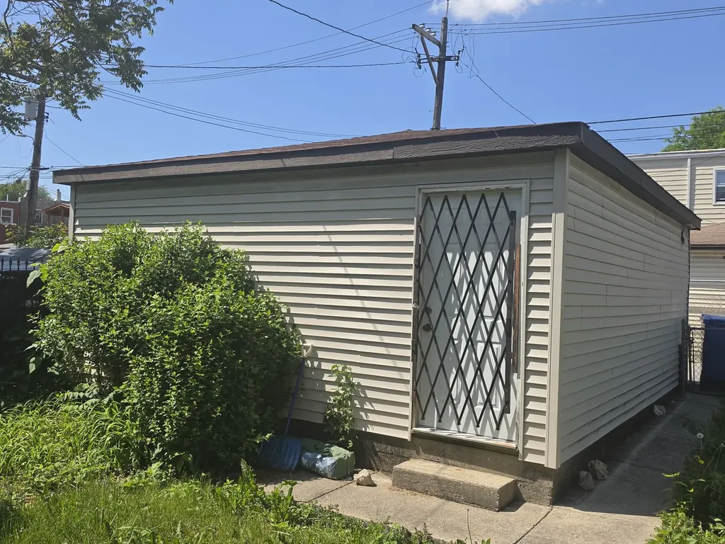 5948 West Walton Street Chicago IL 60651
