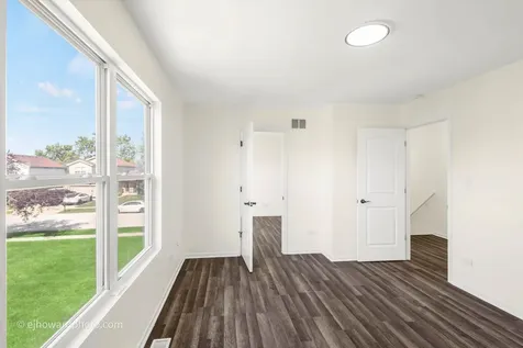 4606 Newberry Avenue Oak Forest IL 60452