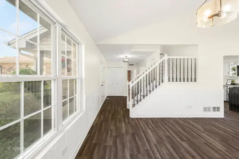 4606 Newberry Avenue Oak Forest IL 60452