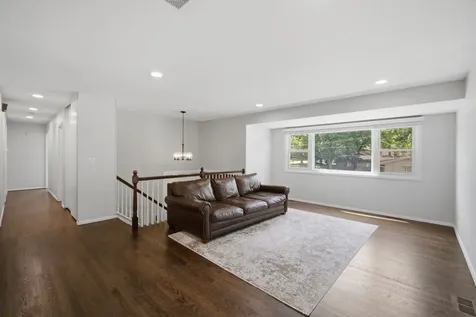 254 Dunbar Road Mundelein IL 60060