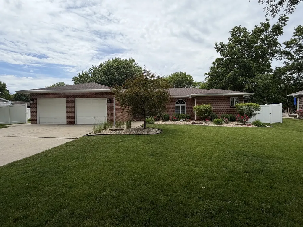 1804 Bruce Street Morris IL 60450