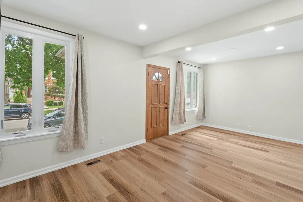4948 South Tripp Avenue Chicago IL 60632