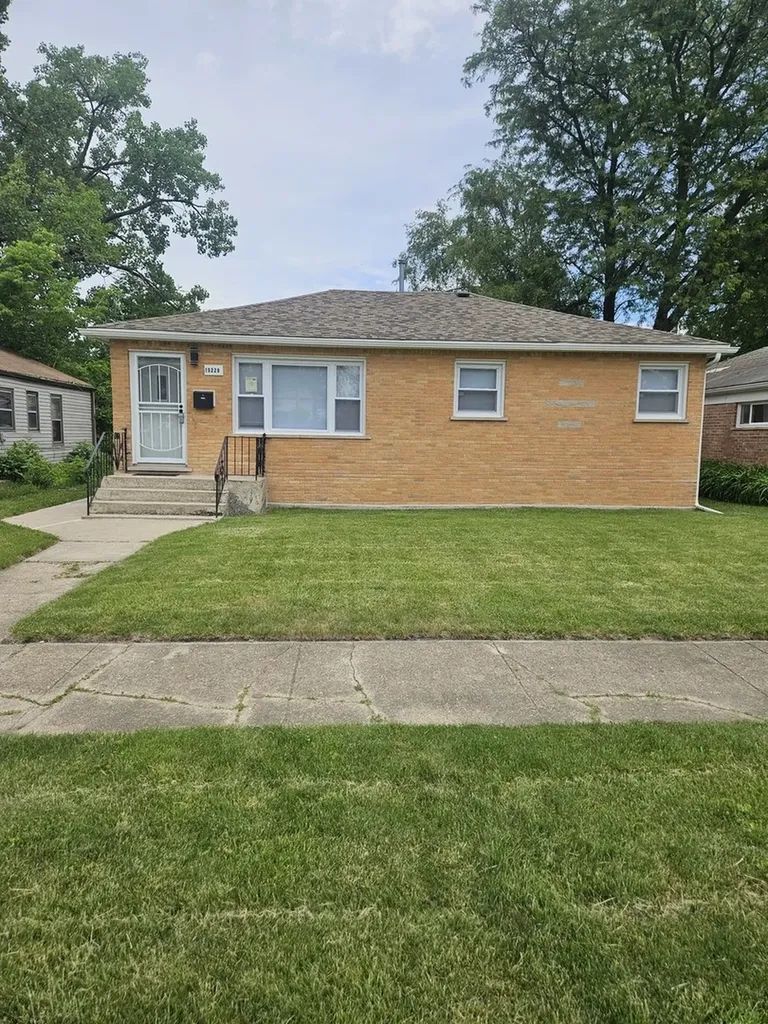 15229 Honore Avenue Harvey IL 60426