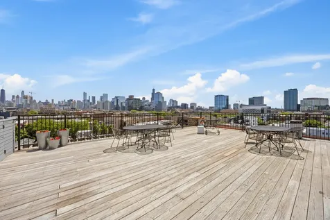 515 North Noble Street Chicago IL 60642