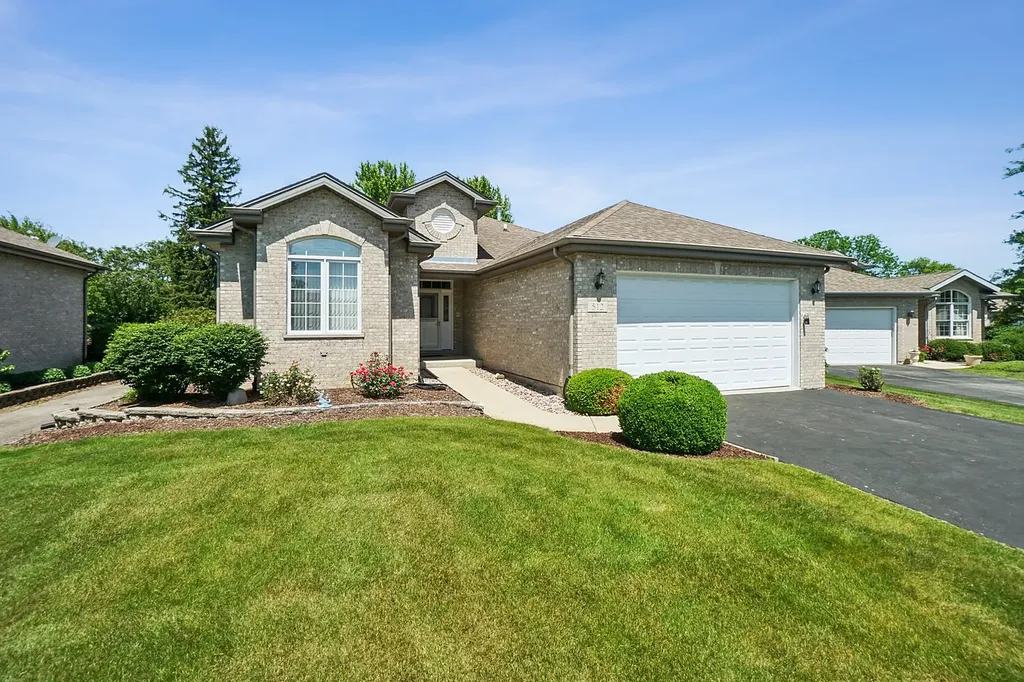 512 Highlington Court Beecher IL 60401