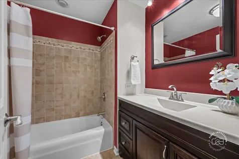 1024 Maple Lane Batavia IL 60510
