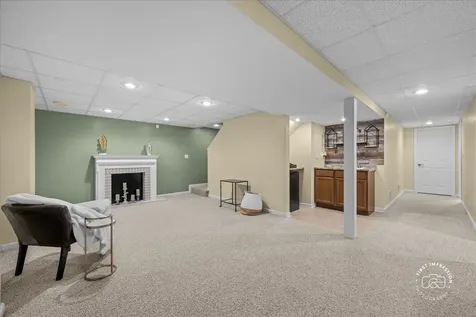 1024 Maple Lane Batavia IL 60510