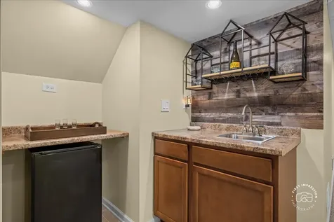 1024 Maple Lane Batavia IL 60510