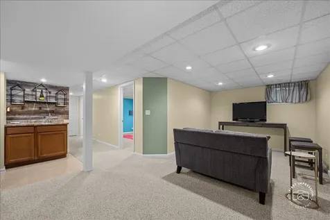 1024 Maple Lane Batavia IL 60510