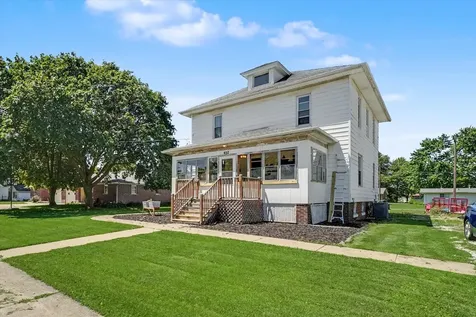 422 North 2nd Street Cissna Park IL 60924
