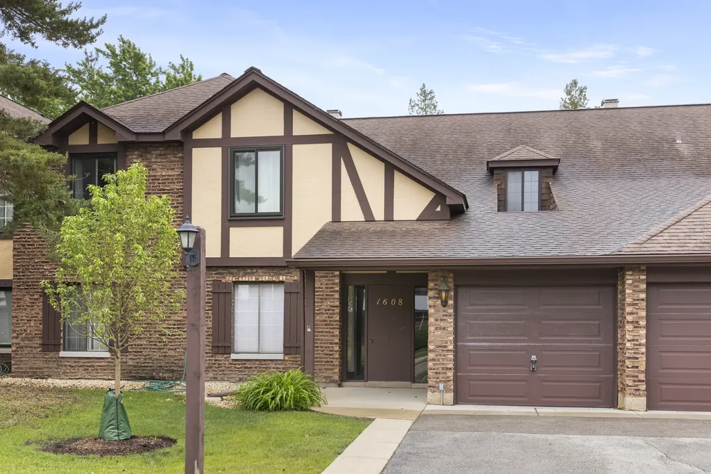1608 Thames Court Wheaton IL 60189