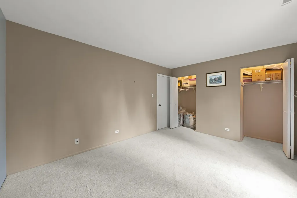 1608 Thames Court Wheaton IL 60189