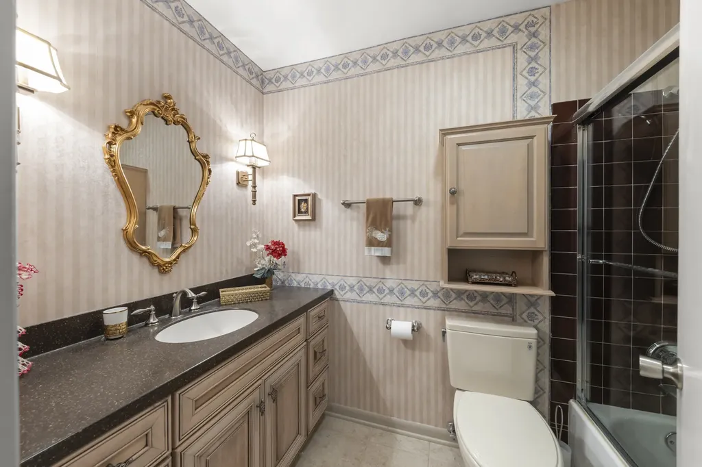 1608 Thames Court Wheaton IL 60189
