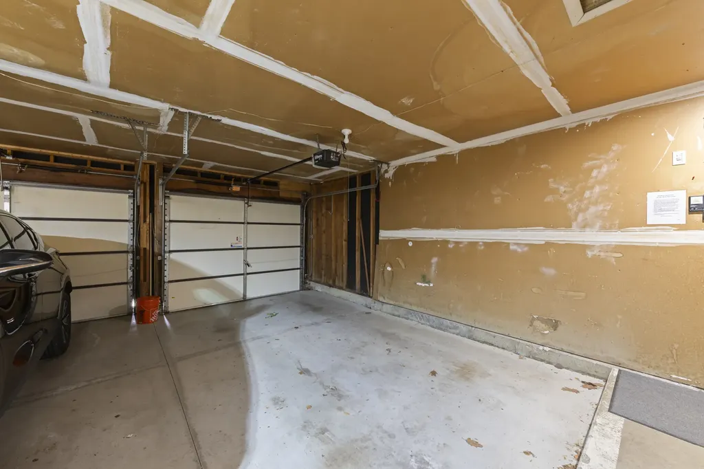 1608 Thames Court Wheaton IL 60189