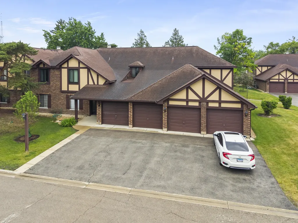 1608 Thames Court Wheaton IL 60189