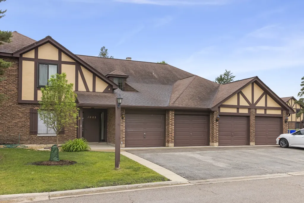 1608 Thames Court Wheaton IL 60189