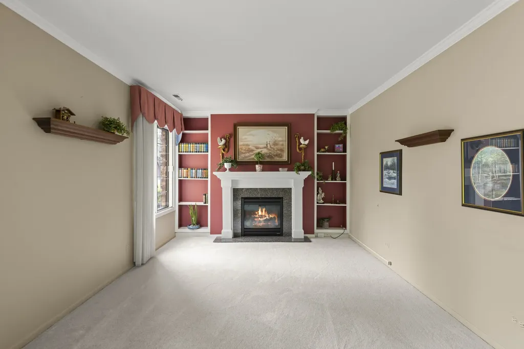 1608 Thames Court Wheaton IL 60189
