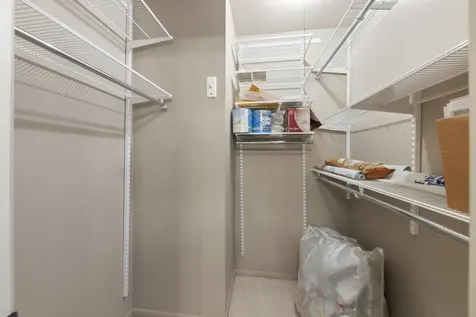 1608 Thames Court Wheaton IL 60189