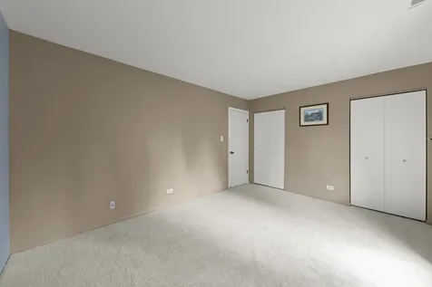 1608 Thames Court Wheaton IL 60189