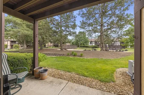 1608 Thames Court Wheaton IL 60189