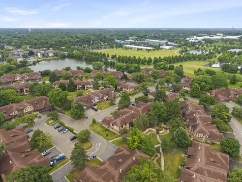 1608 Thames Court Wheaton IL 60189