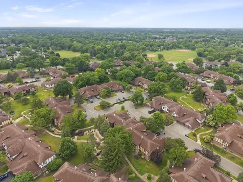 1608 Thames Court Wheaton IL 60189