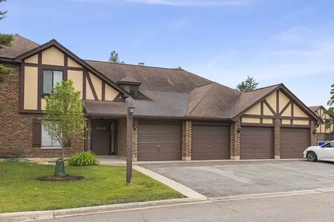 1608 Thames Court Wheaton IL 60189