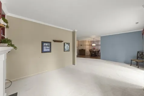 1608 Thames Court Wheaton IL 60189