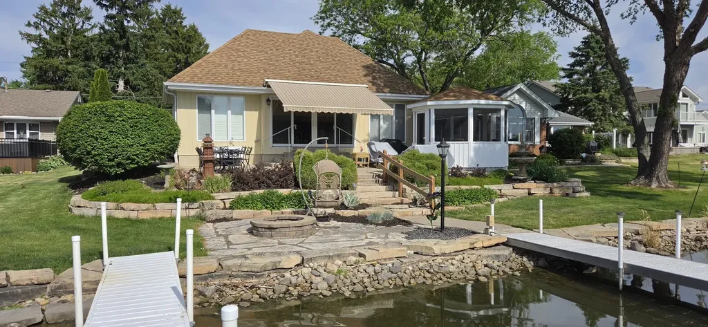 716 South Riverside Drive Mchenry IL 60050