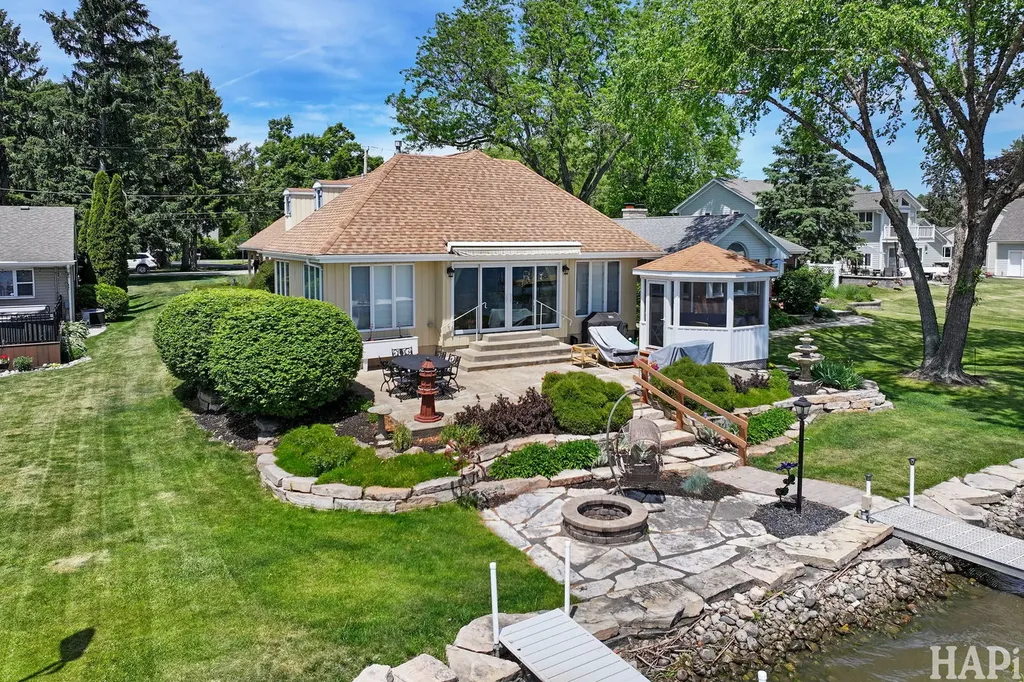 716 South Riverside Drive Mchenry IL 60050