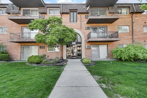 18555 Hickory Court Lansing IL 60438