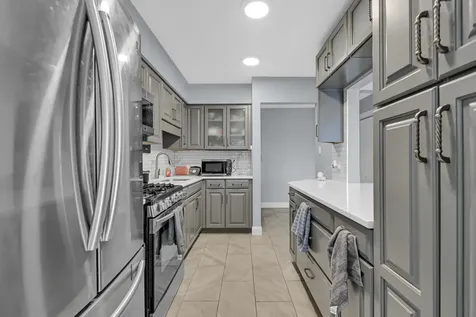 18555 Hickory Court Lansing IL 60438