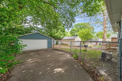 3823 28TH Avenue Rock Island IL 61201