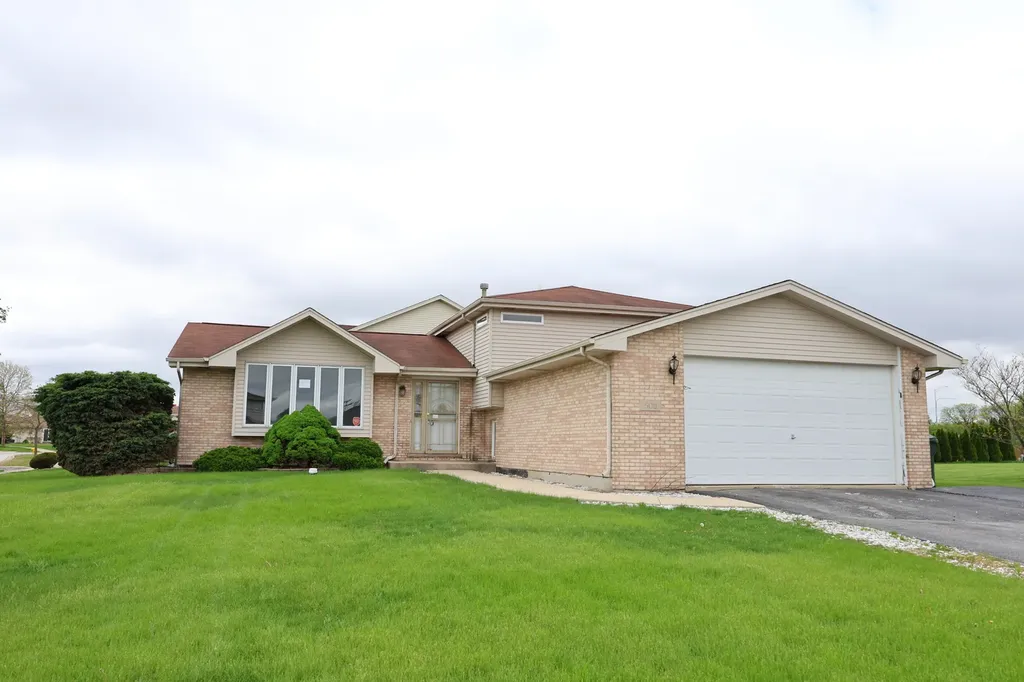 5011 Fairoaks Court Country Club Hills IL 60478
