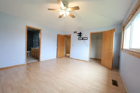 5011 Fairoaks Court Country Club Hills IL 60478