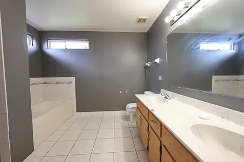 5011 Fairoaks Court Country Club Hills IL 60478