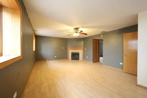 5011 Fairoaks Court Country Club Hills IL 60478