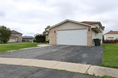 5011 Fairoaks Court Country Club Hills IL 60478