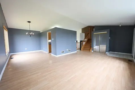 5011 Fairoaks Court Country Club Hills IL 60478