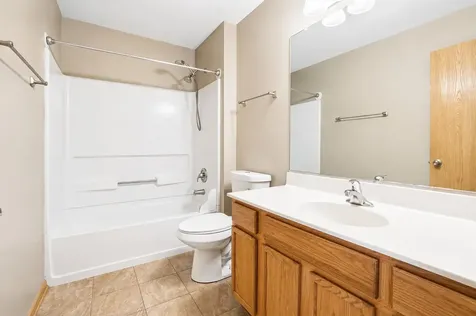 1623 Silverstone Drive Carpentersville IL 60110