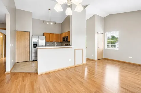 1623 Silverstone Drive Carpentersville IL 60110