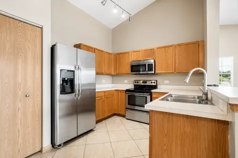 1623 Silverstone Drive Carpentersville IL 60110