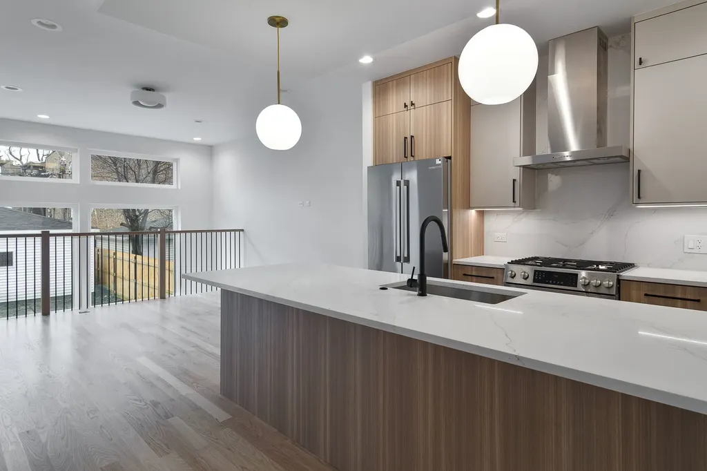 5355 North Melvina Avenue Chicago IL 60630