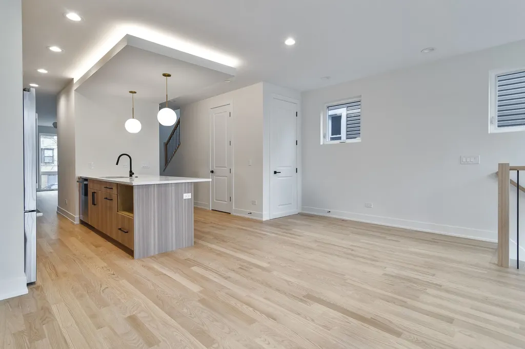 5355 North Melvina Avenue Chicago IL 60630