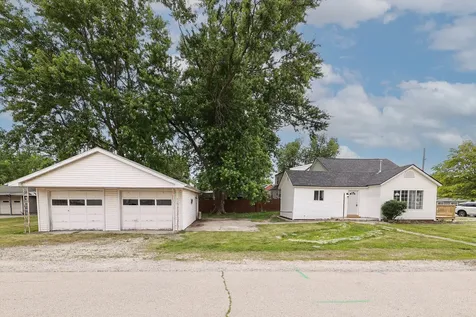 209 South Jackson Street Gardner IL 60424